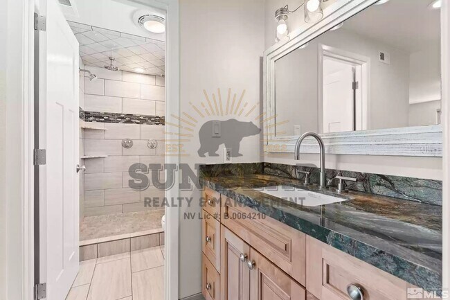 Building Photo - 4 Bedroom in Reno!!!  Great Location!