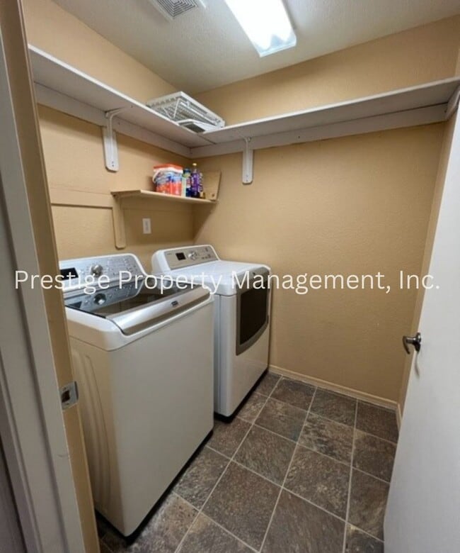 Building Photo - Large Sahuarita home in a cul-de-sac!