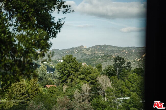 Building Photo - 2002 Tuna Canyon Rd
