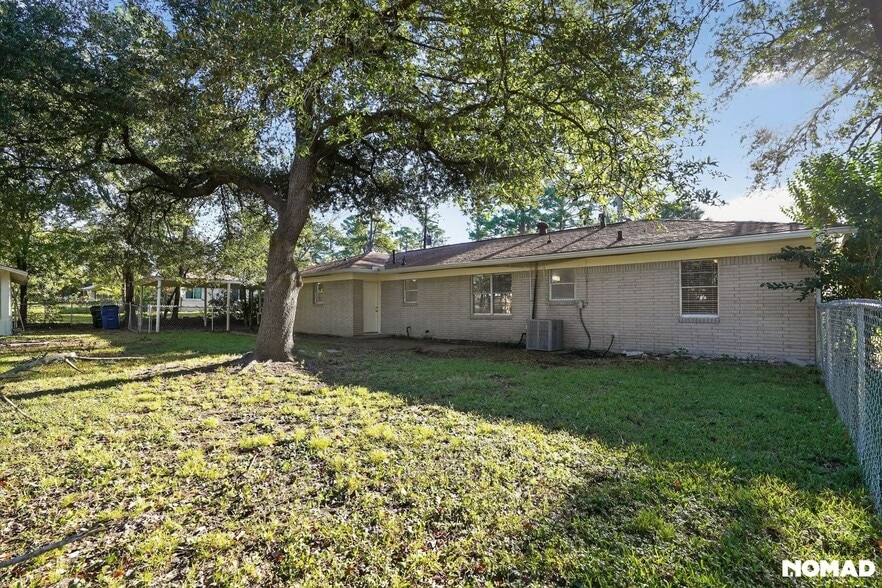 Building Photo - 210 Mize St