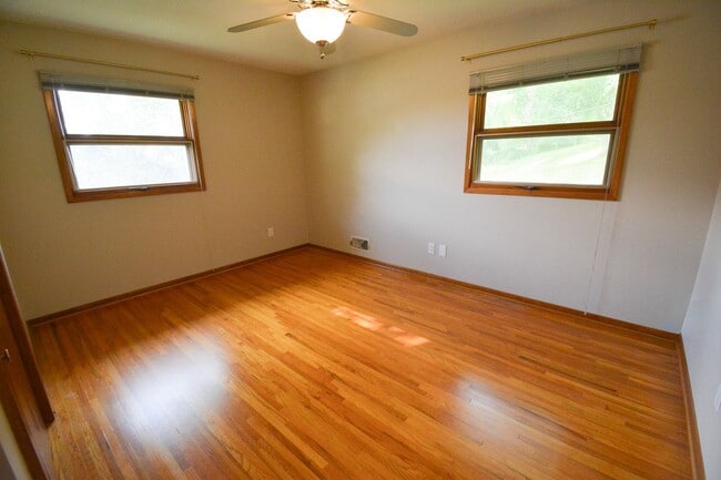 Building Photo - 3 Bed 1.5 Bath Home near Valleyhigh Dr For...