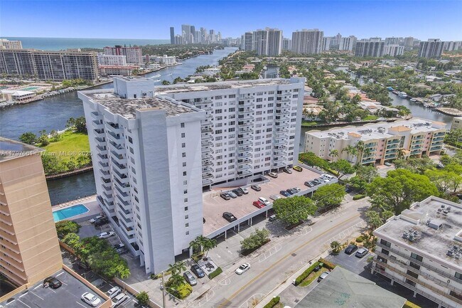 Building Photo - 137 Golden Isles Dr