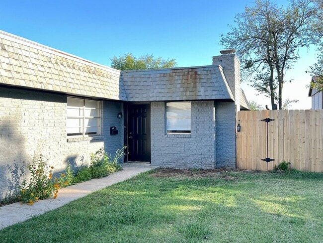 Building Photo - 916 Delmar Cir