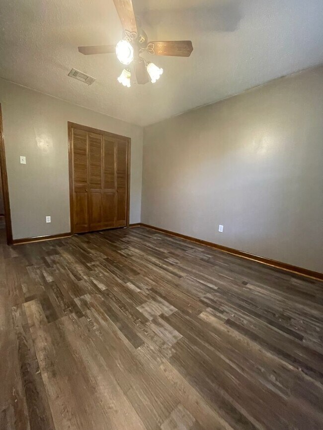 Building Photo - Sherwood Oasis