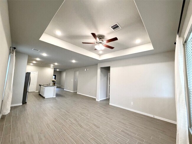 Building Photo - 8319 Divot Trce