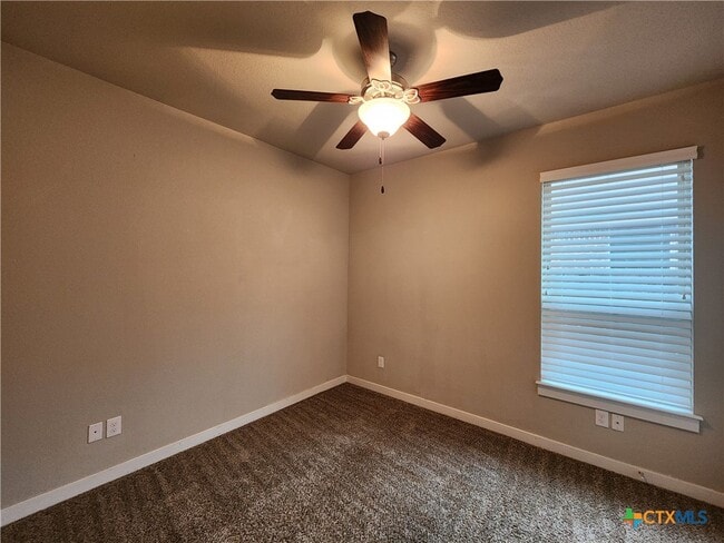 Building Photo - 506 Creekside Frst