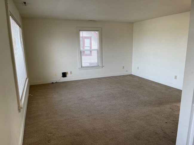 Building Photo - Nice Tacoma Duplex 2 Bed 1 Bath For Rent