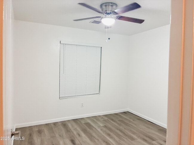 Building Photo - 9105 W Raven Dr