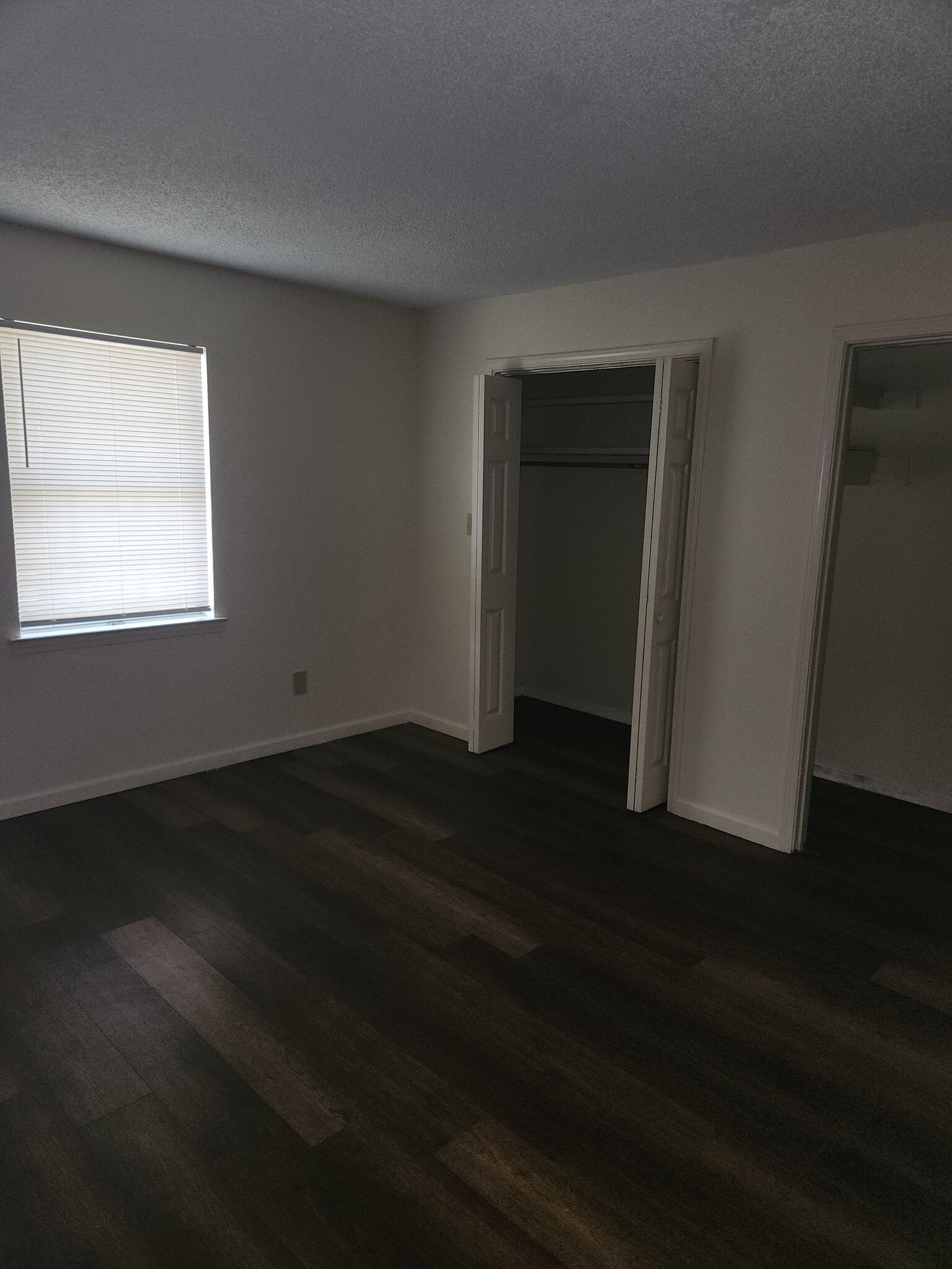 2nd bdrm w/Laundry hook up - 696 S 72nd Ave