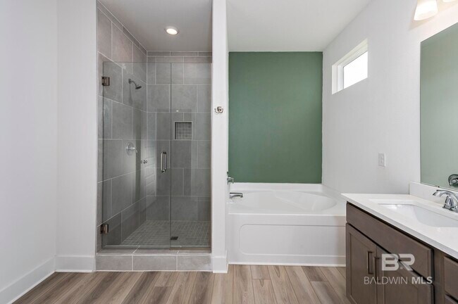 Building Photo - 231 Bronze St