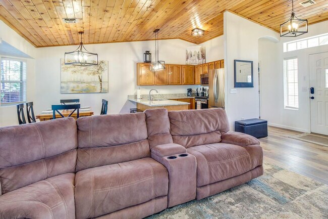 Building Photo - 311 S 16th St