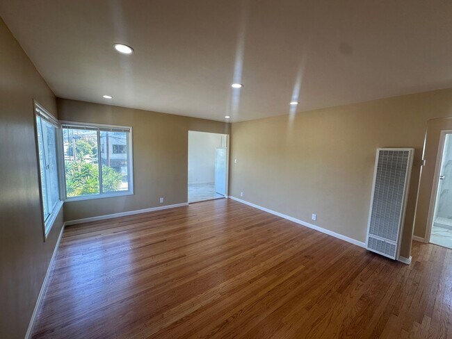 Building Photo - 2774 Madera Ave- 2407 LB/ 2029 L/ 2027 R