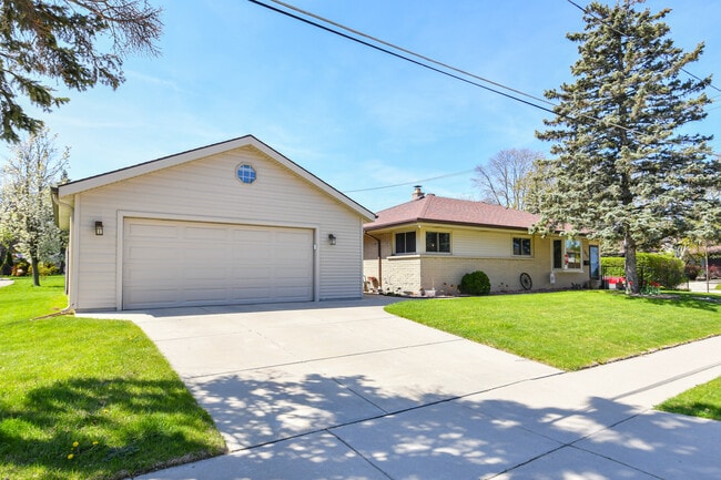 Building Photo - 7023 W Morgan Ave