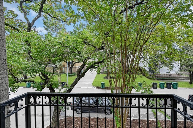 Building Photo - 2414 Dorrington St