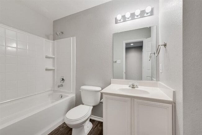 Building Photo - 613 Preston Dr