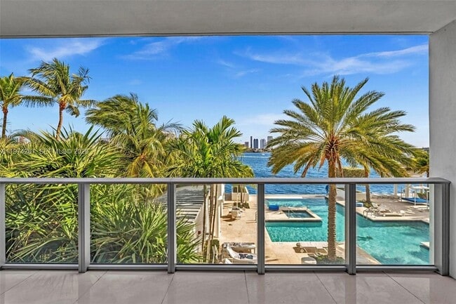 Building Photo - 17301 Biscayne Blvd