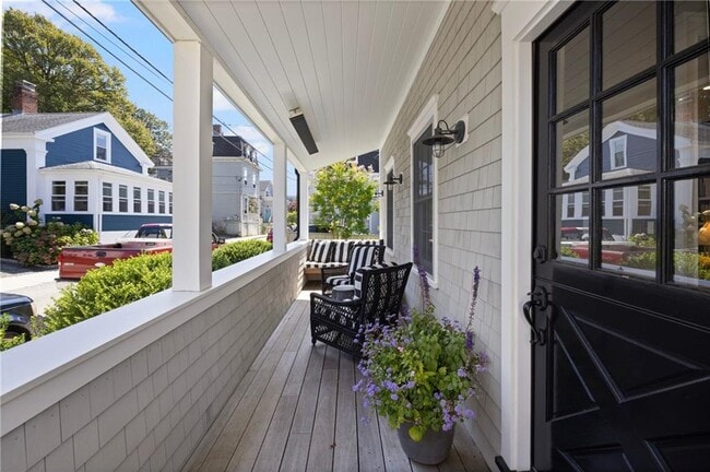 Building Photo - 9 Anthony St