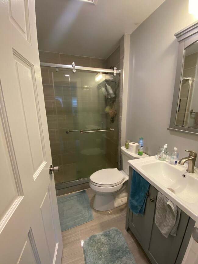 Building Photo - 71 Hillside St