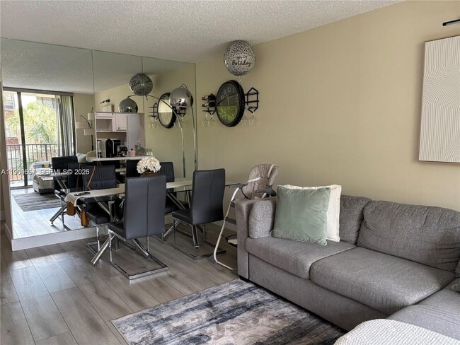 Building Photo - 14525 N Kendall Dr