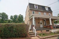 Building Photo - Spacious 4/5 Bedroom Home for Rent - Avail...