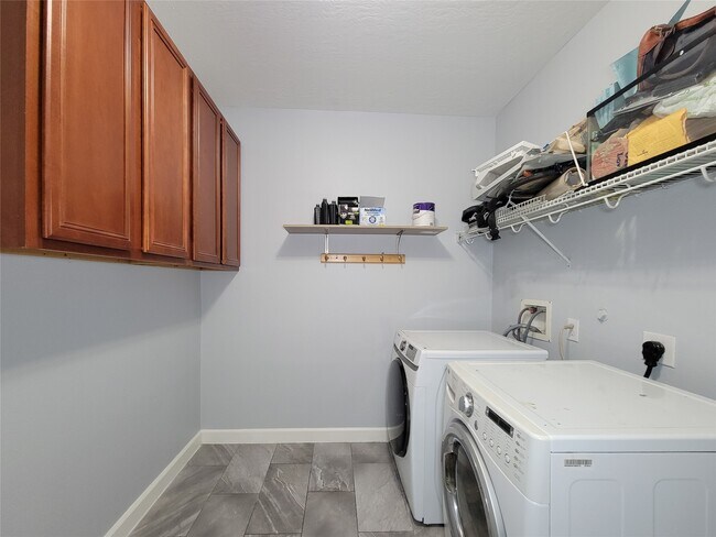 Building Photo - 7506 Boxwood Ridge Ln