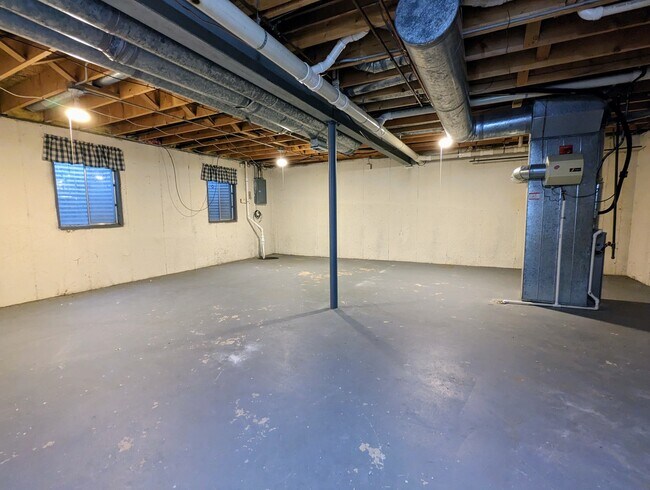 Building Photo - 309 Willow Pkwy