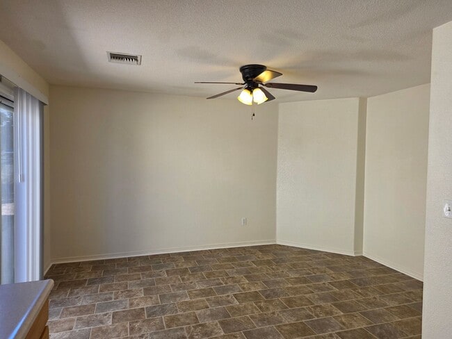 Building Photo - 3 Bed/2 bath home located in desirable Holiday Shores, Bullhead City AZ.