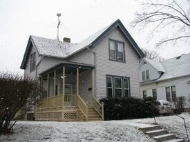 Building Photo - 637 E Otjen St