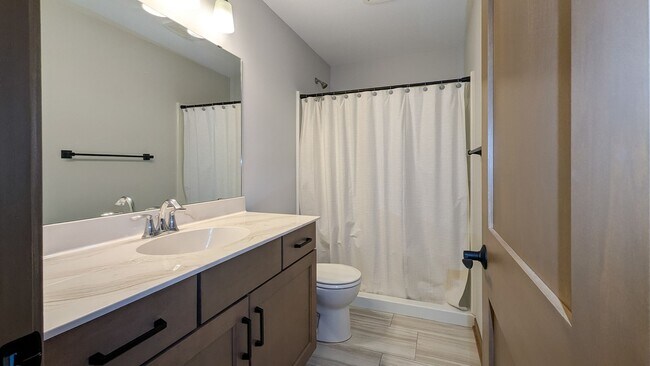 Building Photo - Modern 4-bed, 3-bath Single-Family Home Lo...