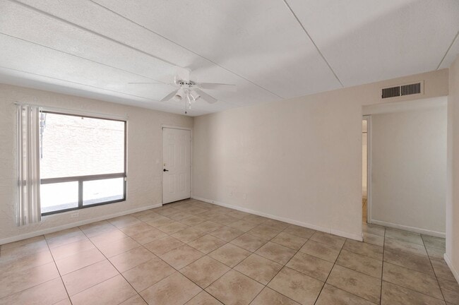 Building Photo - 2-bedroom, 2-bathroom in Prime location!