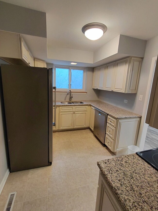 Building Photo - 2021 Walters Ave