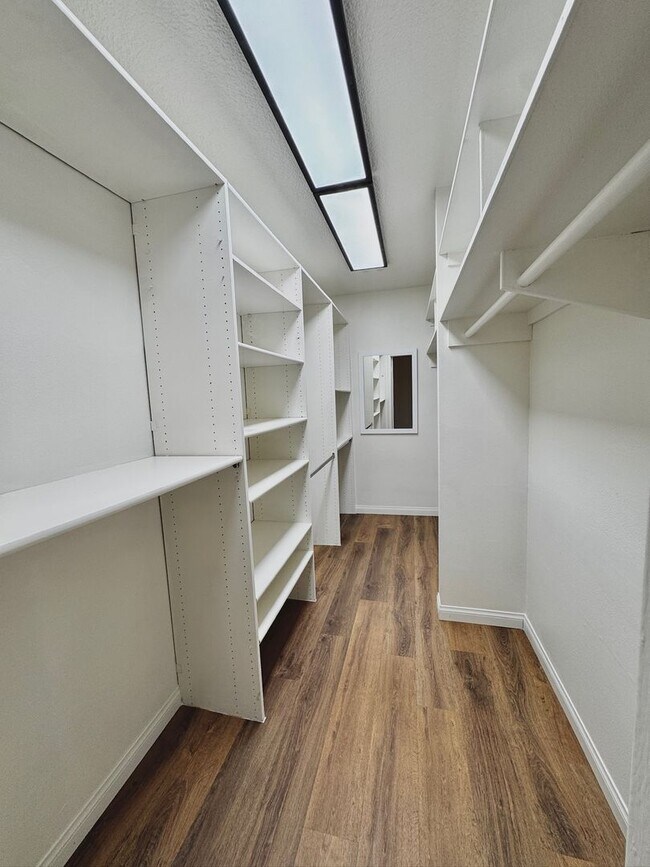 Building Photo - Mission Bay 2 Bed 2 Bath Condo with covered parking