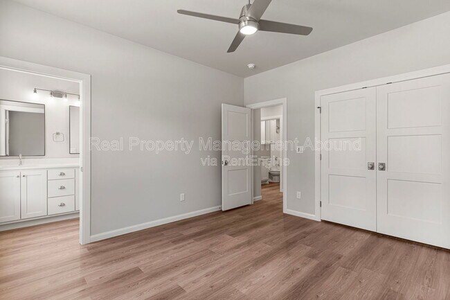 Building Photo - 101 E 11th St