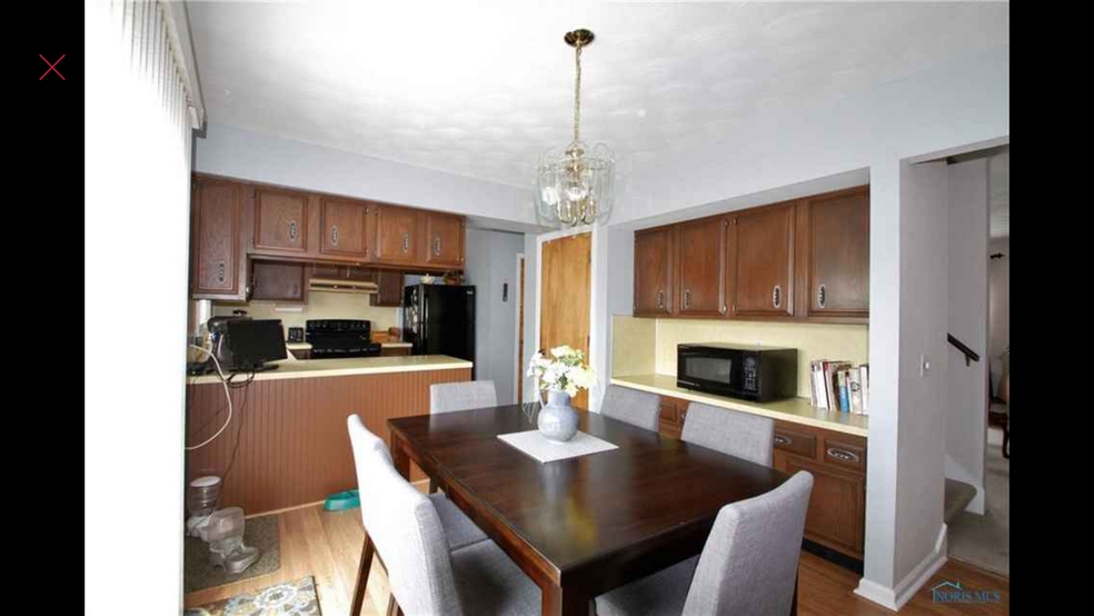 Dining/kitchen with lots of cabinets (currently being renovated) - 5618 Cresthaven Ln