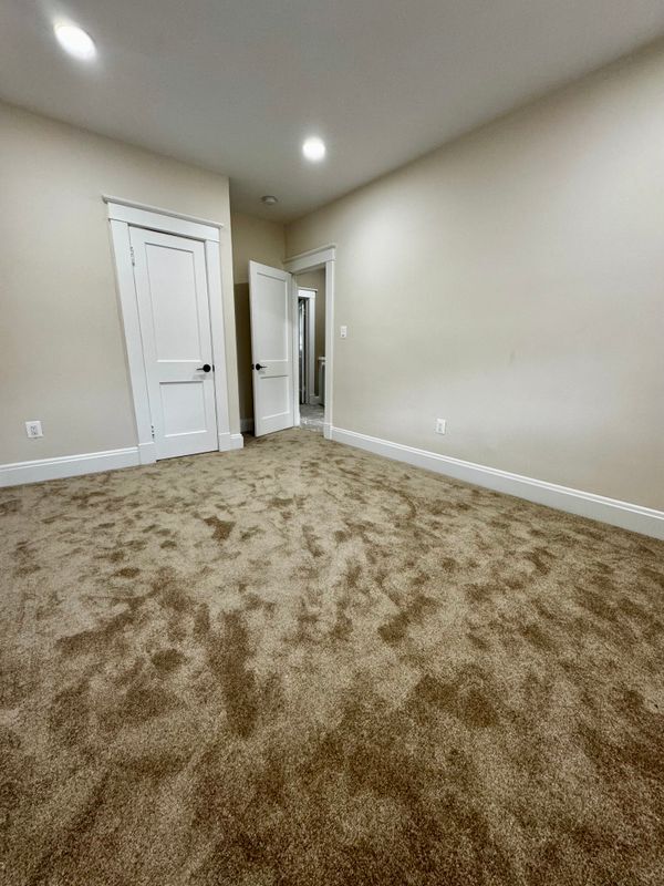 Building Photo - 2613 Chesterfield Ave