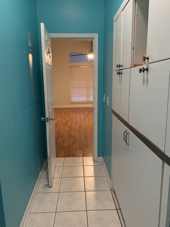 Building Photo - 3204 Southern Hills Cir W