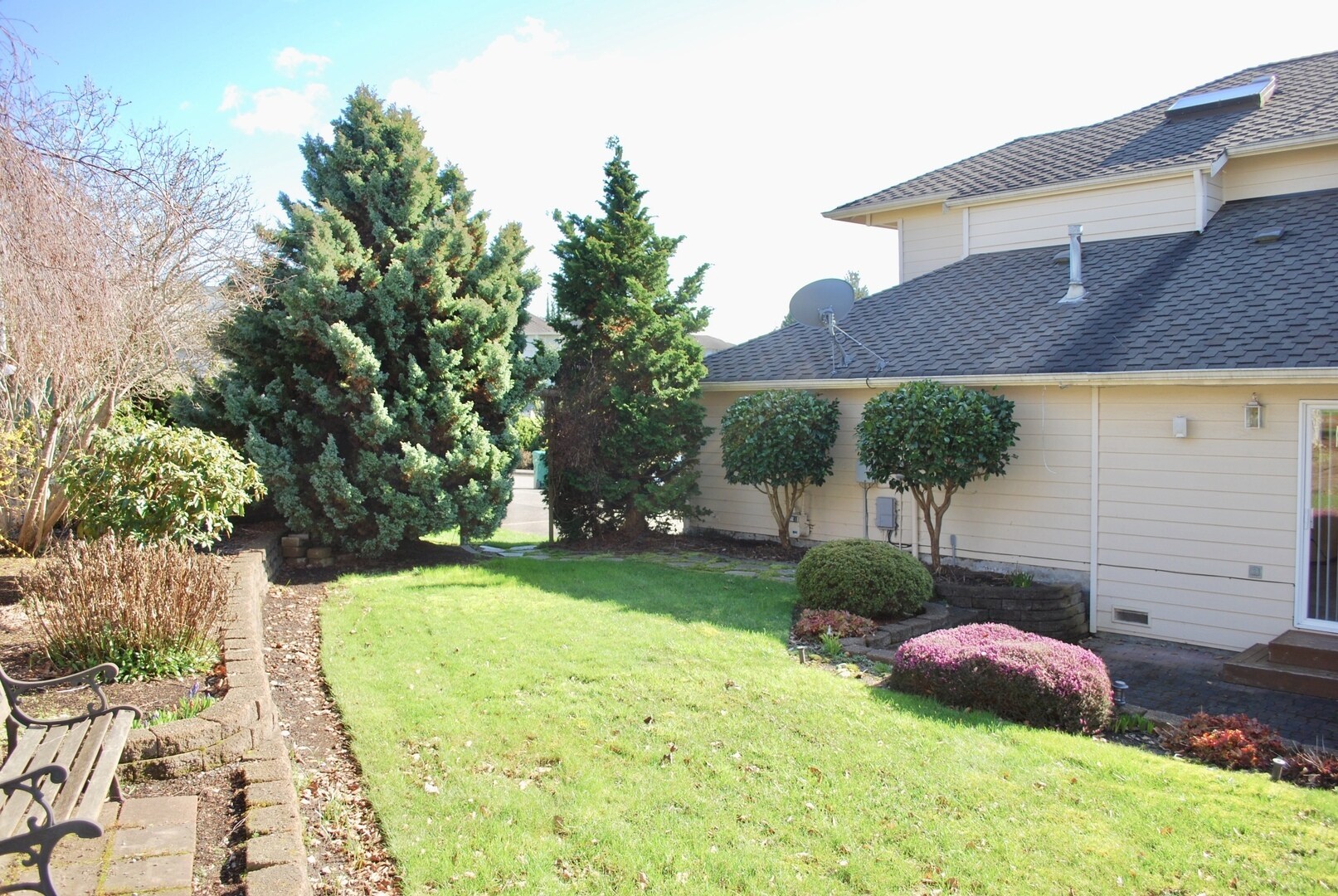 Building Photo - Beautiful views at this Marysville home