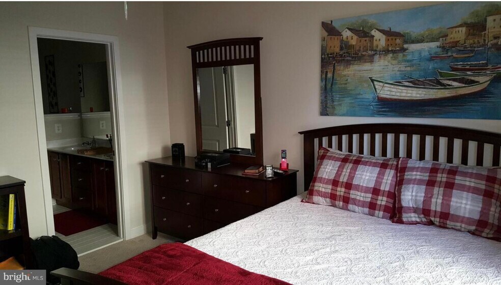 Building Photo - 5603 44th Ave