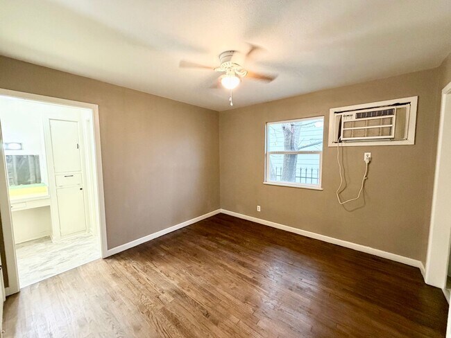Building Photo - Beautiful 1 bedroom duplex in the heart of it all.