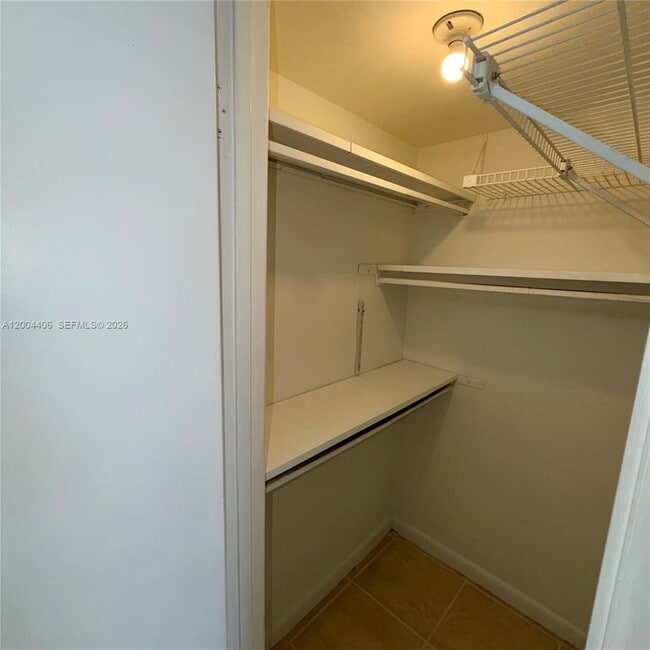 Building Photo - 8775 Park Blvd