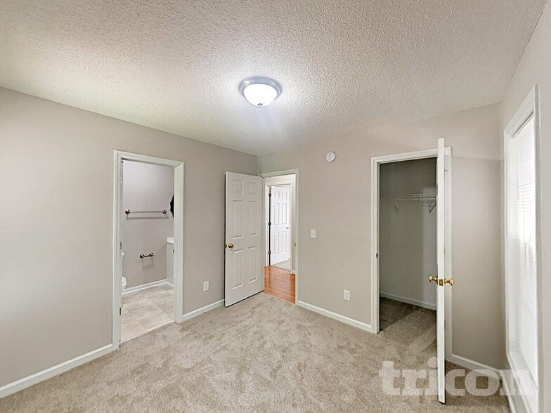 Building Photo - 1237 Woodbriar St