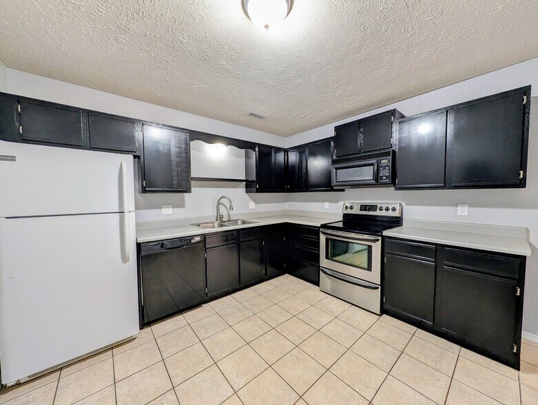 Building Photo - 9755 MO-13