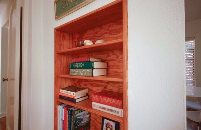 Building Photo - J01