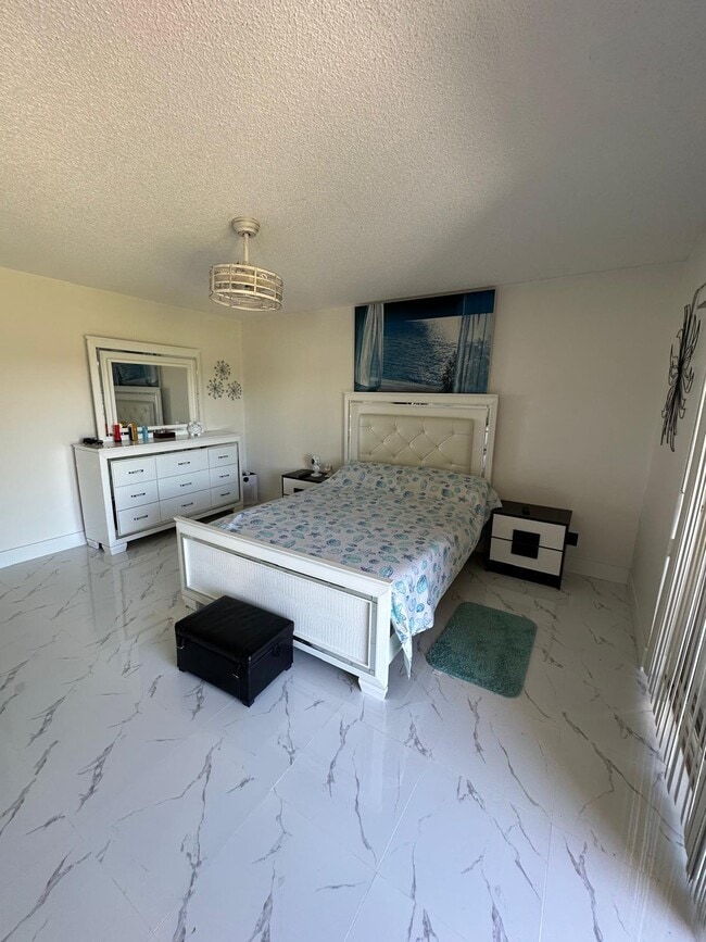 Building Photo - 4557 Luxemburg Ct