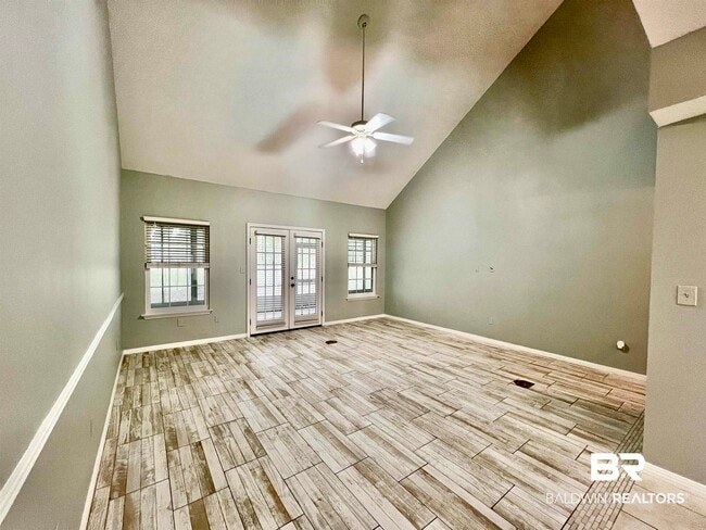Building Photo - 444 Clubhouse Dr