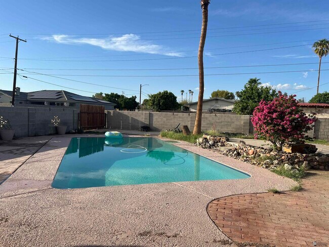 Building Photo - 1294 W 19th St