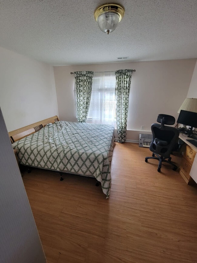 Building Photo - 305 Humble Rd