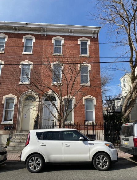 Building Photo - 1015 DeKalb St