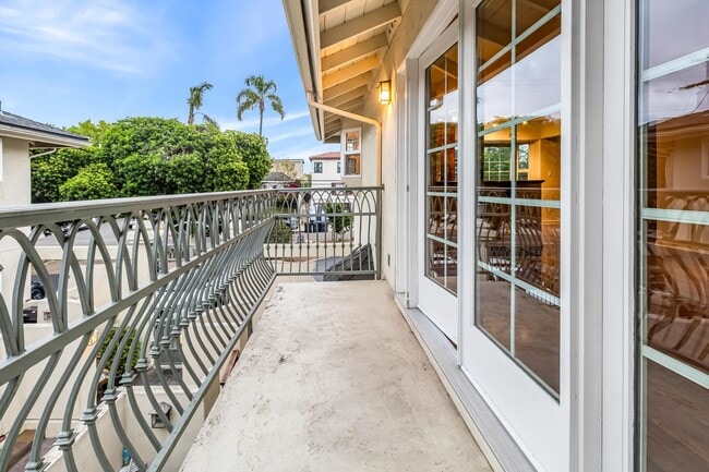 Building Photo - 1 Bedroom Condo in Mission Hills