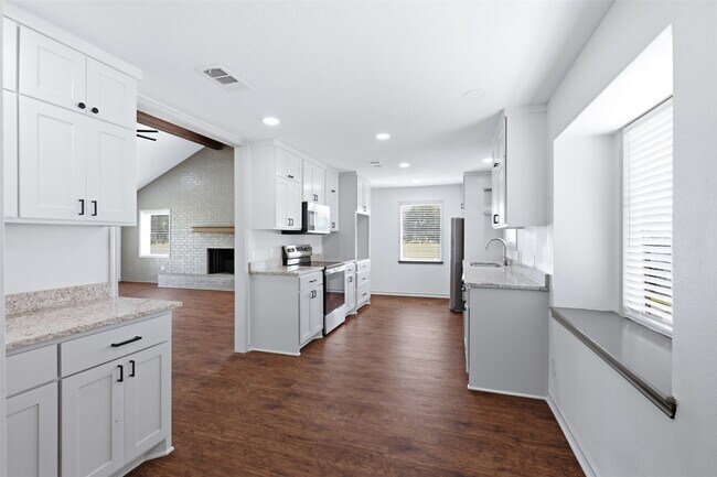 Building Photo - 32242 Sky Lakes Dr